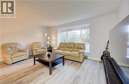 19 Hillbrook Crescent, Kitchener, ON - Indoor Photo Showing Living Room