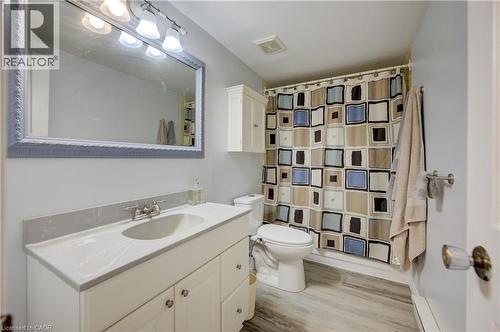 19 Hillbrook Crescent, Kitchener, ON - Indoor Photo Showing Bathroom