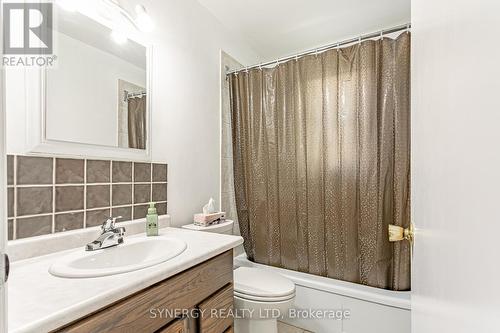 227 Sterling Street, London East (East C), ON - Indoor Photo Showing Bathroom