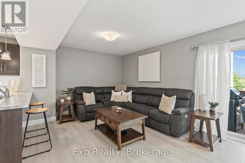 54 Cortland Crescent, Quinte West (Murray Ward), ON - Indoor Photo Showing Living Room