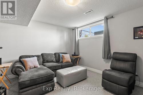 54 Cortland Crescent, Quinte West (Murray Ward), ON - Indoor Photo Showing Living Room
