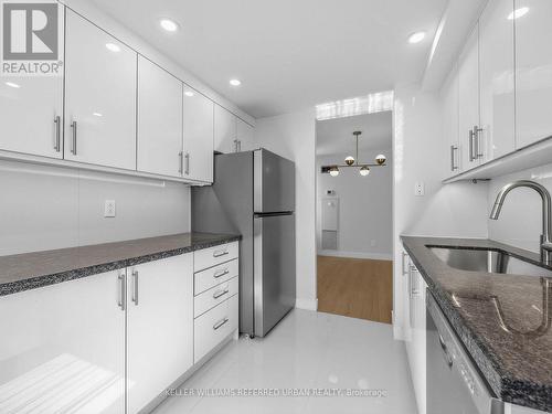 501 - 7 Bishop Avenue, Toronto, ON - Indoor Photo Showing Kitchen