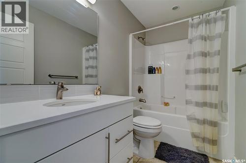 4606 Curtiss Avenue, Regina, SK - Indoor Photo Showing Bathroom