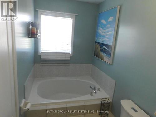 85 Weather Vane Lane E, Brampton, ON - Indoor Photo Showing Bathroom