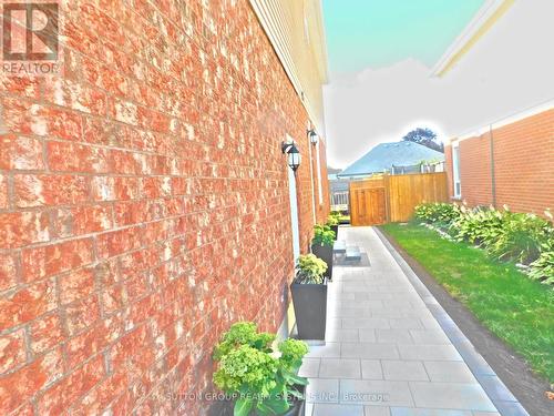 85 Weather Vane Lane E, Brampton, ON - Outdoor