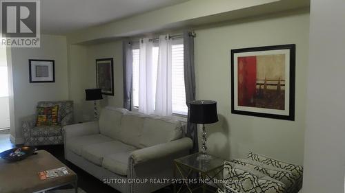 85 Weather Vane Lane E, Brampton, ON - Indoor Photo Showing Living Room