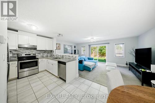 17 - 158 Fife Road, Guelph, ON - Indoor Photo Showing Kitchen