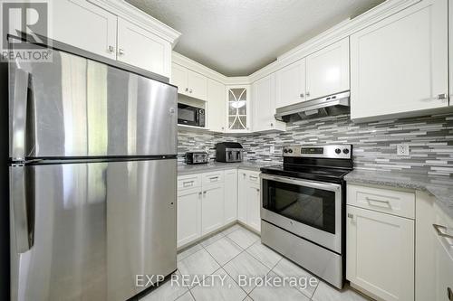 17 - 158 Fife Road, Guelph, ON - Indoor Photo Showing Kitchen With Stainless Steel Kitchen With Upgraded Kitchen