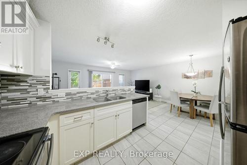 17 - 158 Fife Road, Guelph, ON - Indoor Photo Showing Kitchen