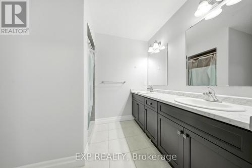 17 - 158 Fife Road, Guelph, ON - Indoor Photo Showing Bathroom