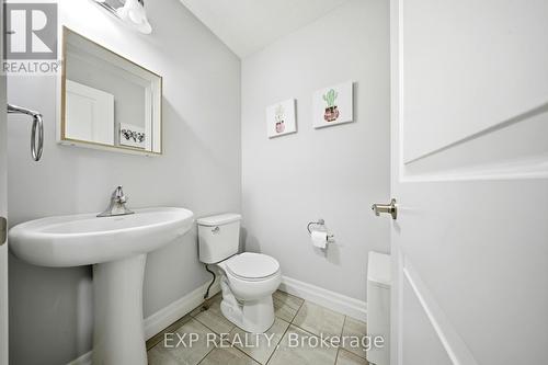 17 - 158 Fife Road, Guelph, ON - Indoor Photo Showing Bathroom