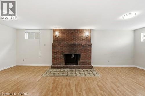 957 Stone Church Road E, Hamilton, ON - Indoor Photo Showing Living Room With Fireplace
