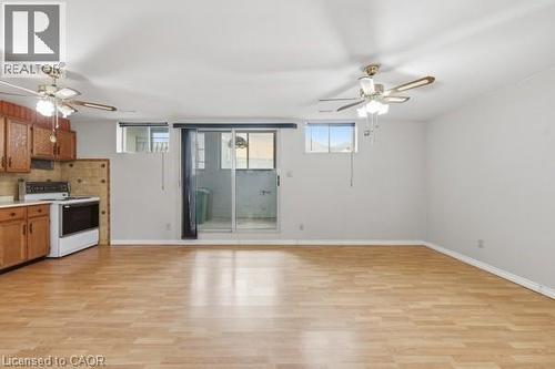 957 Stone Church Road E, Hamilton, ON - Indoor Photo Showing Kitchen