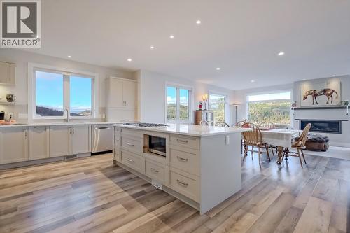 2241 Rojem Road, Kelowna, BC - Indoor Photo Showing Kitchen With Upgraded Kitchen