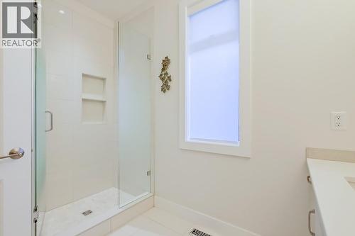 Primary Ensuite - 2241 Rojem Road, Kelowna, BC - Indoor Photo Showing Bathroom