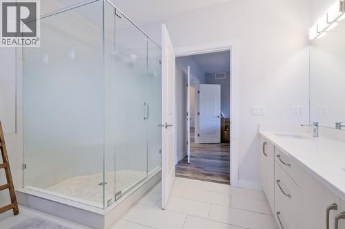 Primary Ensuite - 2241 Rojem Road, Kelowna, BC - Indoor Photo Showing Bathroom