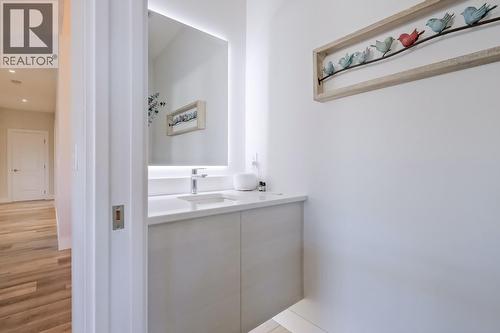 2241 Rojem Road, Kelowna, BC - Indoor Photo Showing Bathroom