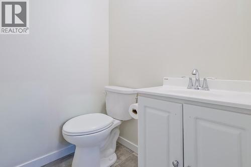 2241 Rojem Road, Kelowna, BC - Indoor Photo Showing Bathroom