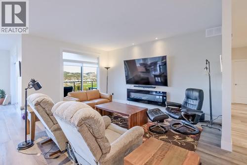 Family Room - 2241 Rojem Road, Kelowna, BC - Indoor Photo Showing Living Room