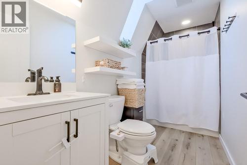 Carriage House Bath - 2241 Rojem Road, Kelowna, BC - Indoor Photo Showing Bathroom