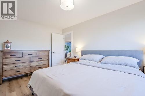 Carriage House Bed - 2241 Rojem Road, Kelowna, BC - Indoor Photo Showing Bedroom