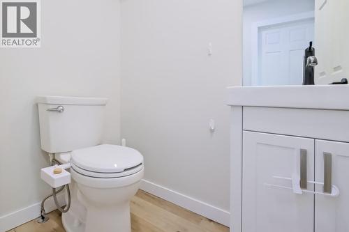 Carriage House Bath - 2241 Rojem Road, Kelowna, BC - Indoor Photo Showing Bathroom