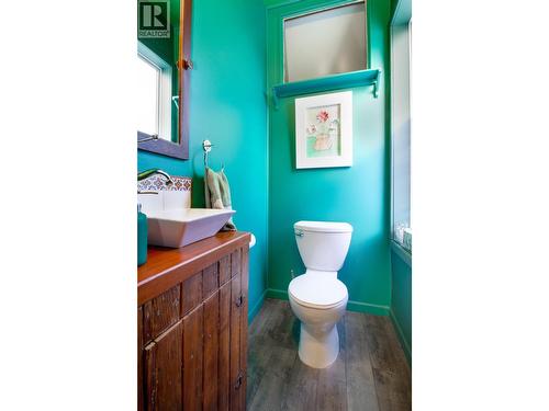409 Third Street E, Revelstoke, BC - Indoor Photo Showing Bathroom
