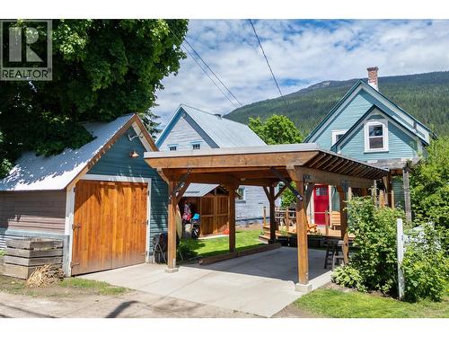 409 Third Street E, Revelstoke, BC - Outdoor