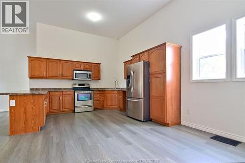 1502 Mersea Rd D, Leamington, ON - Indoor Photo Showing Kitchen