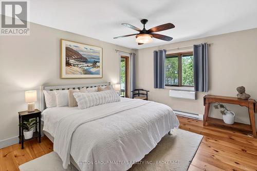 314 Baseline Road, Frontenac Islands (Howe Island), ON - Indoor Photo Showing Bedroom