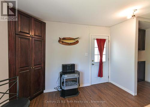 Front door - 4258 Canal Road, Severn, ON - Indoor