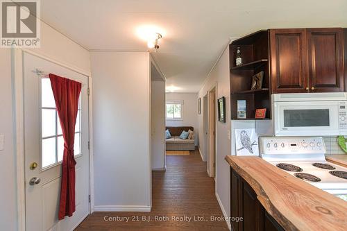 4258 Canal Road, Severn, ON - Indoor Photo Showing Kitchen