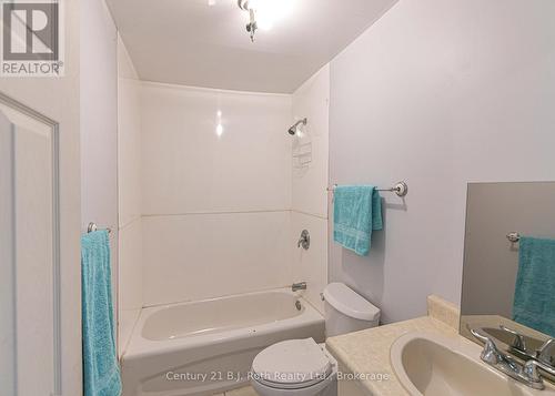 Four piece bathroom - 4258 Canal Road, Severn, ON - Indoor Photo Showing Bathroom