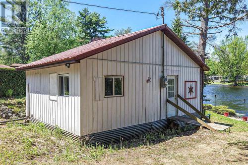 Metal roof - 4258 Canal Road, Severn, ON - Outdoor