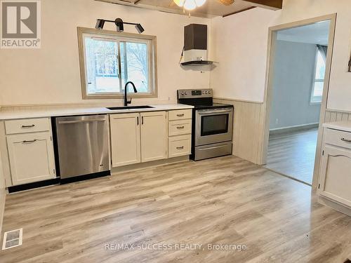 738 Mount Pleasant Road, Brant, ON - Indoor Photo Showing Kitchen