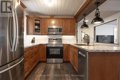 15 Manchester Trail, Kawartha Lakes, ON - Indoor Photo Showing Kitchen With Stainless Steel Kitchen With Upgraded Kitchen