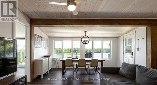15 Manchester Trail, Kawartha Lakes, ON - Indoor Photo Showing Living Room