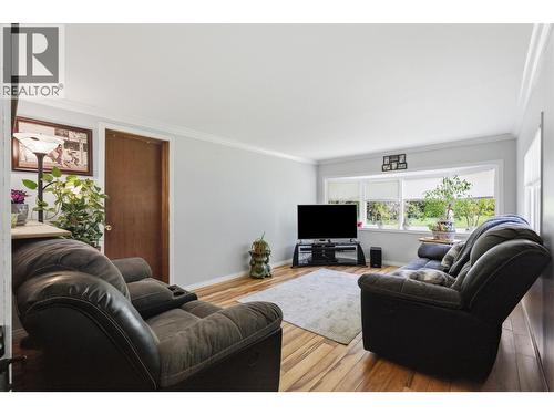 1824 Dog Creek Road, Williams Lake, BC - Indoor Photo Showing Living Room