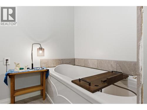 1824 Dog Creek Road, Williams Lake, BC - Indoor Photo Showing Bathroom
