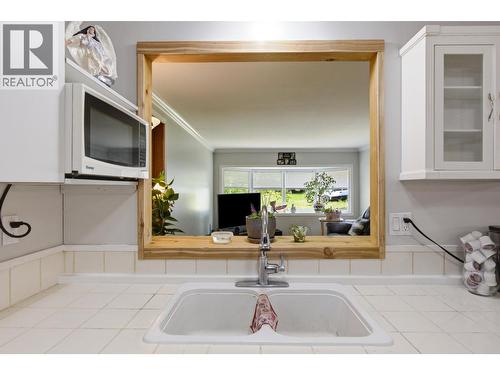 1824 Dog Creek Road, Williams Lake, BC - Indoor Photo Showing Kitchen