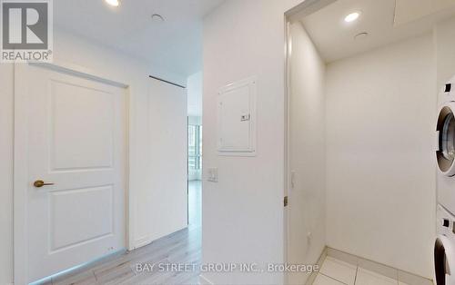 4010 - 395 Bloor Street E, Toronto, ON - Indoor Photo Showing Laundry Room