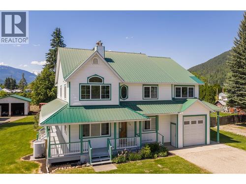 Wrap around veranda - 701 Edward Street, Revelstoke, BC 