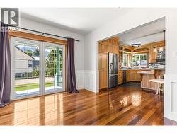Dining room with doors to veranda - 