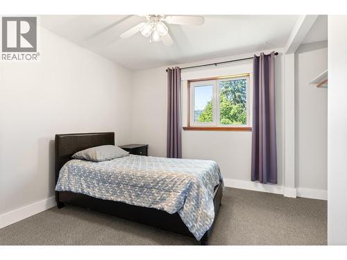 Bedroom upper level - 701 Edward Street, Revelstoke, BC 
