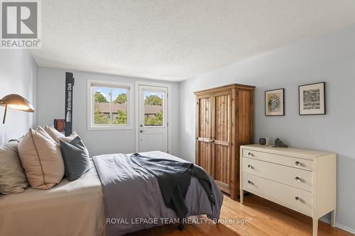 9 - 402 Montfort Street, Ottawa, ON - Indoor Photo Showing Bedroom