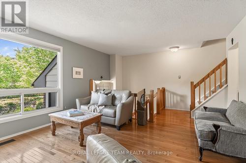 9 - 402 Montfort Street, Ottawa, ON - Indoor Photo Showing Living Room