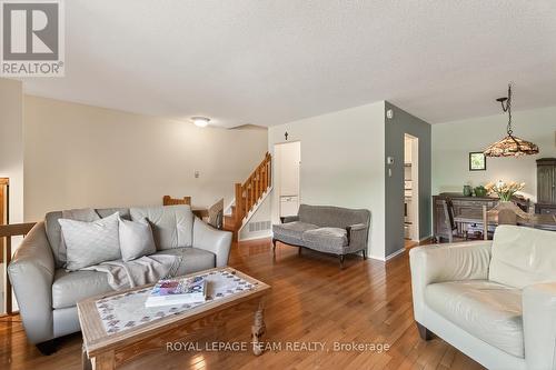 9 - 402 Montfort Street, Ottawa, ON - Indoor Photo Showing Living Room