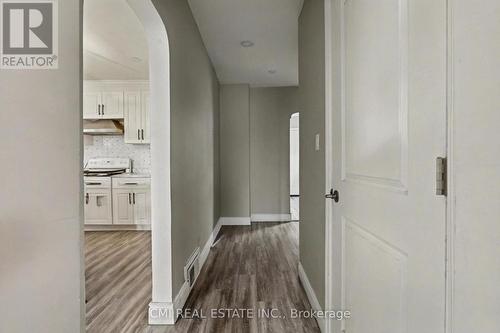 122 Montrose Street, Windsor, ON - Indoor Photo Showing Other Room