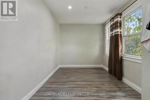 122 Montrose Street, Windsor, ON - Indoor Photo Showing Other Room