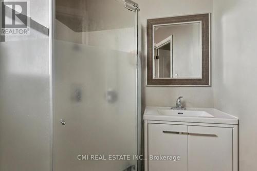 122 Montrose Street, Windsor, ON - Indoor Photo Showing Bathroom